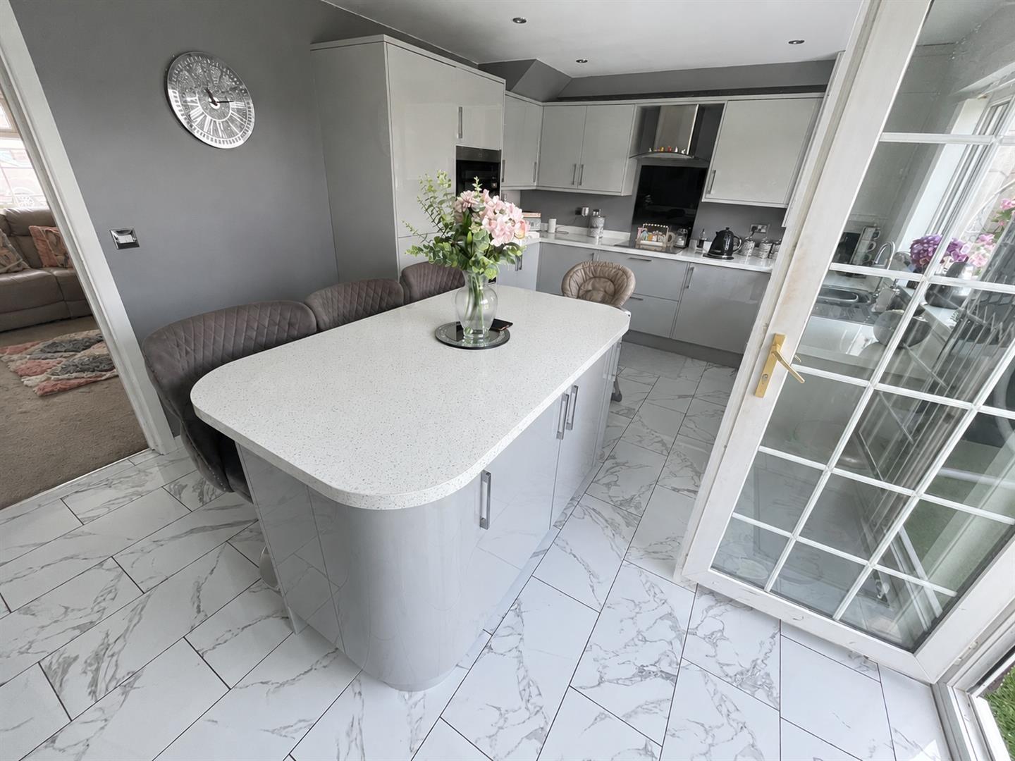 Clos Vernon Watkins, Gorseinon, Swansea, SA4 4DH